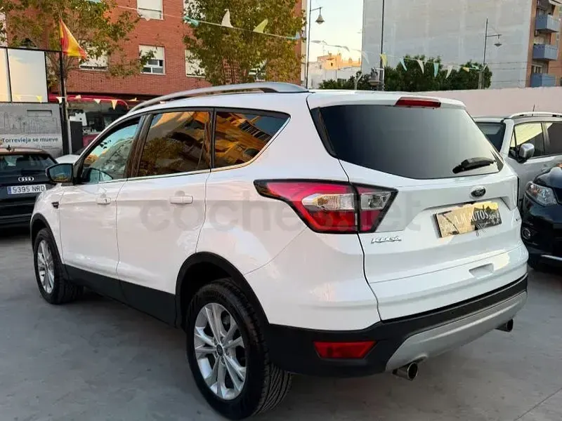 Usado Ford Kuga Titanium 150 CV (110 kW) 2018 Blanco SUV