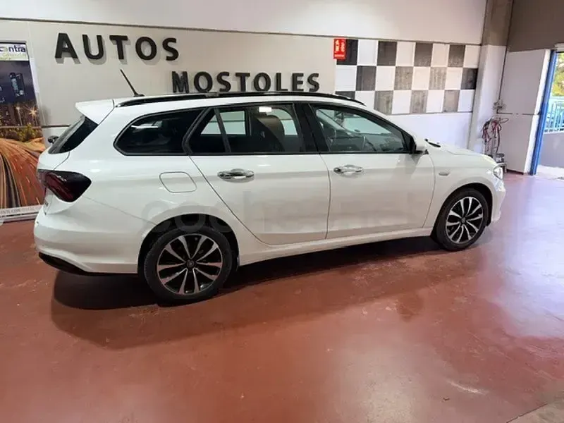 Usado Fiat Tipo Pop 120 CV (88 kW) 2018 Blanco Familiar