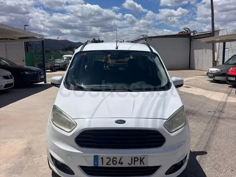 Usado Ford Tourneo Courier Ambiente 75 CV (55 kW) 2016 Blanco Monovolumen