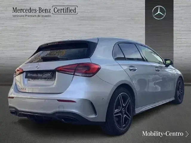 Usado Mercedes A200 AMG line 150 CV (110 kW) 2021 Plata iridio Berlina