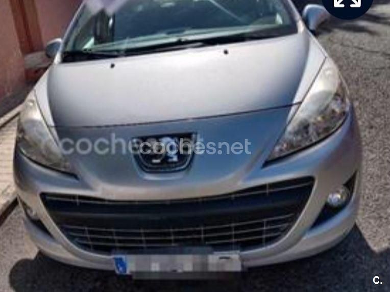 Gris / plata Usado 2011 Peugeot 207 Access Berlina | 3800 € (Un poco caro) - Imagen 1/3