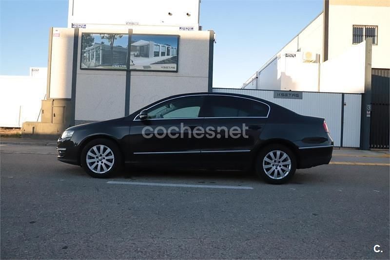 Usado VW Passat Highline 140 CV (102 kW) 2010 Gris / plata Berlina