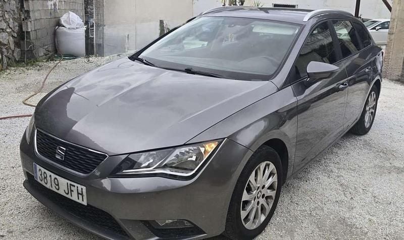 Usado Seat Leon Style 125 CV (91 kW) 2015 Marrón Utilitario