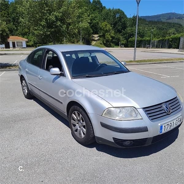 Usado VW Passat Edition 130 CV (95 kW) 2003 Gris / plata Familiar