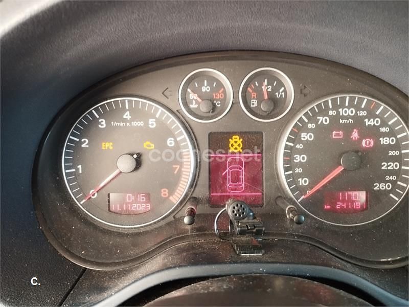 Usado Audi A3 Ambiente 102 CV (75 kW) 2006 Azul Utilitario