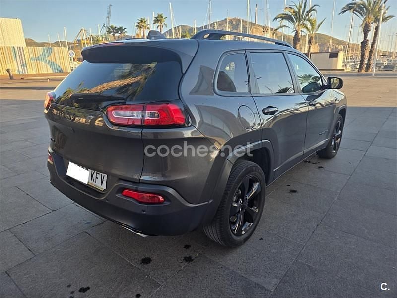 Usado Jeep Cherokee Night Eagle 200 CV (147 kW) 2017 Gris / plata SUV