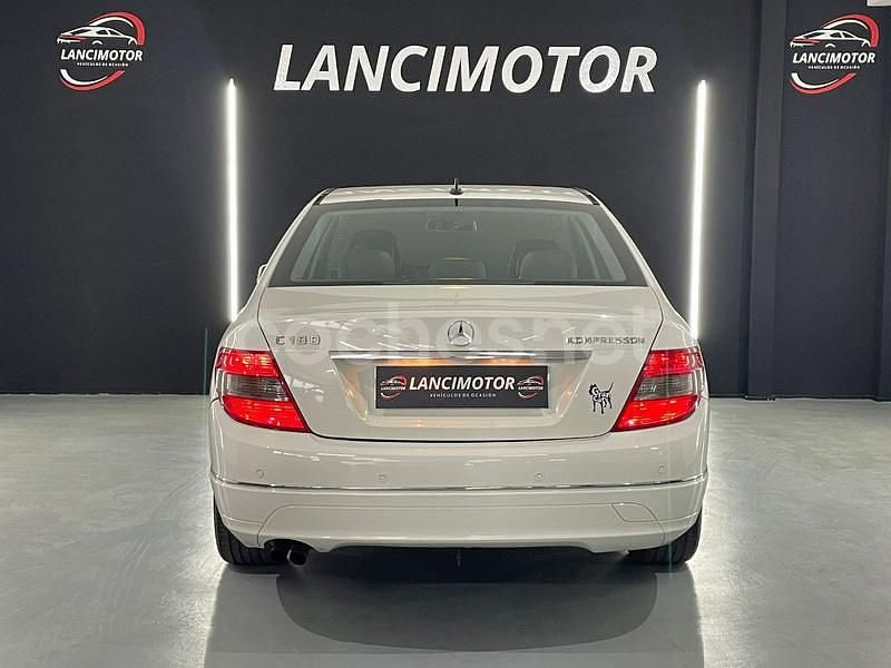 Usado Mercedes C180 Edition 156 CV (114 kW) 2010 Blanco Berlina