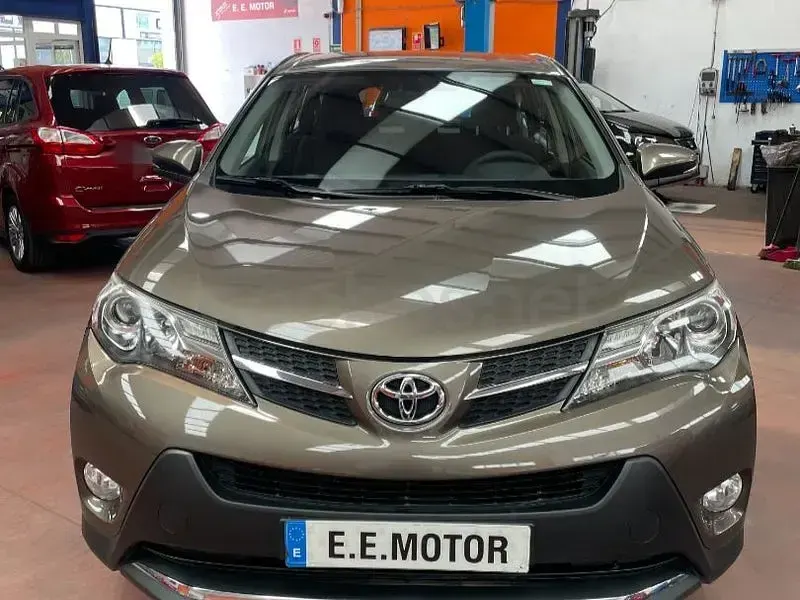 Usado Toyota RAV4 Advance 124 CV (91 kW) 2016 Beige SUV