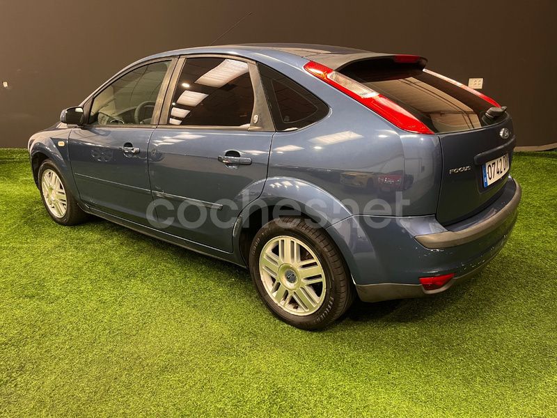 Usado Ford Focus Sport 136 CV (100 kW) 2005 Azul Berlina