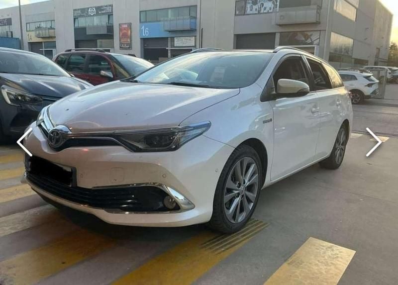 Blanco Usado 2015 Toyota Auris Touring Sports Active Familiar | 14.200 € (Caro) - Imagen 1/4