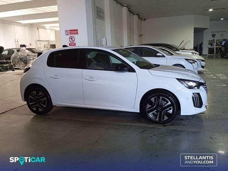 Usado Peugeot 208 Allure 111 CV (81 kW) 2025 Blanco Utilitario