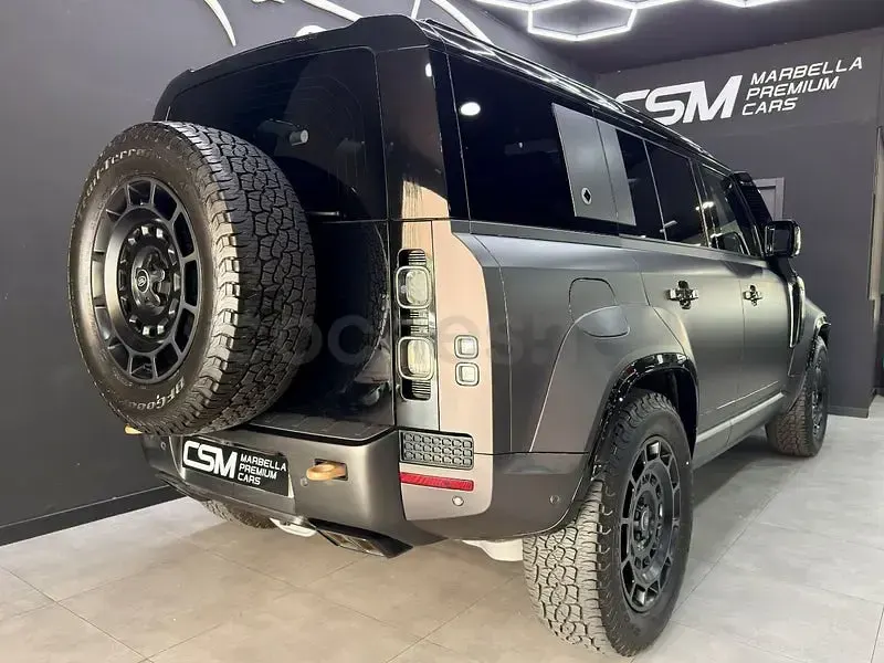 Usado Land Rover Defender 635 CV (467 kW) 2025 Gris / plata SUV