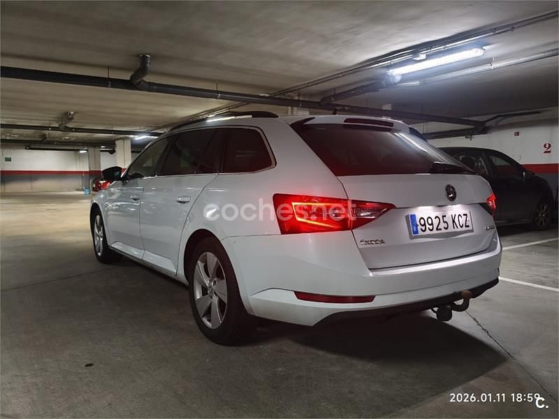 Usado Skoda Superb Ambition 150 CV (110 kW) 2017 Blanco Familiar