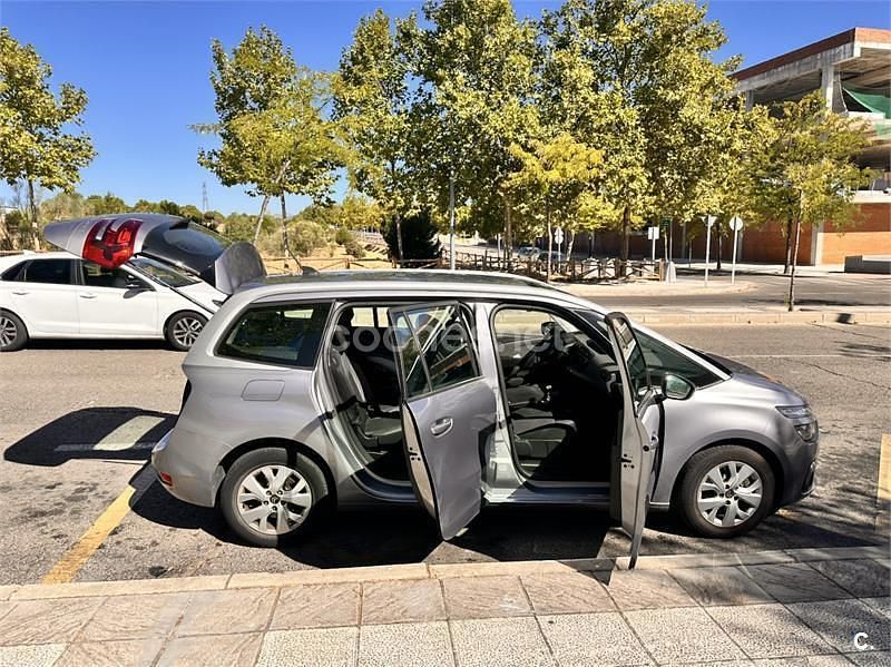 Usado Citroën C4 SpaceTourer Feel 130 CV (95 kW) 2021 Gris / plata Monovolumen
