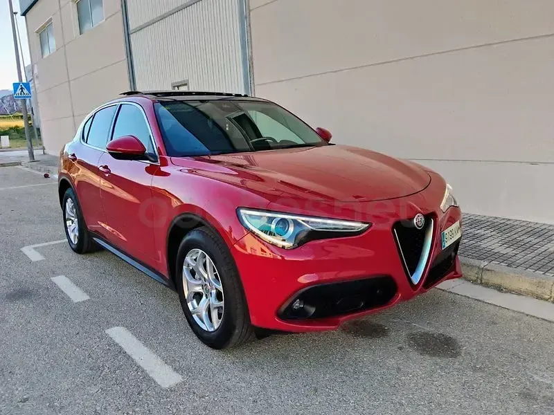 Usado Alfa Romeo Stelvio Executive 180 CV (132 kW) 2018 Rojo SUV