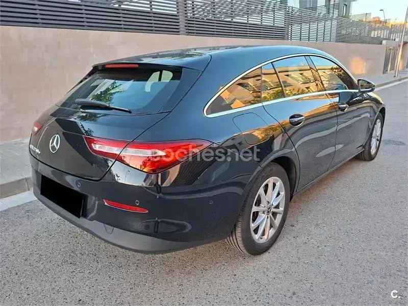 Käytetty Mercedes CLA250e Shooting Brake 218 HP (160 kW) 2021 Musta Farmari