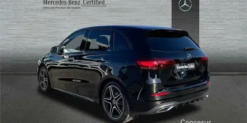 Usado Mercedes B200 150 CV (110 kW) 2025 Negro Utilitario