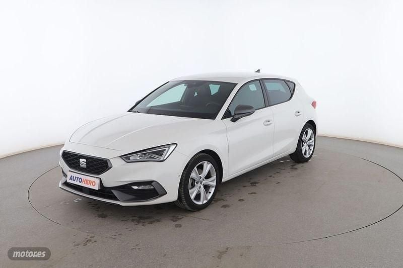 Blanco Usado 2024 Seat Leon FR Berlina | 25.399 € (Precio justo) - Imagen 1/3