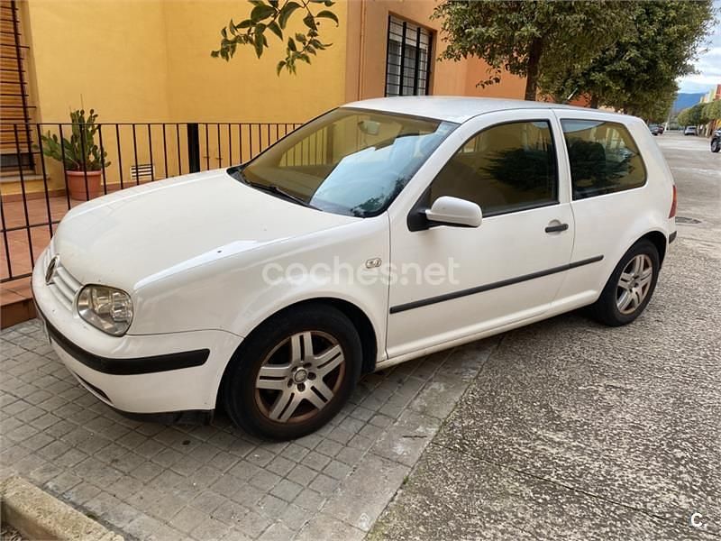 Usado VW Golf IV Highline 100 CV (73 kW) 2001 Blanco Berlina