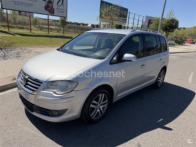 Usado VW Touran 140 CV (102 kW) 2007 Gris / plata Monovolumen