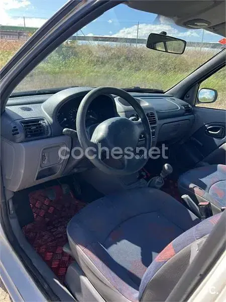 Usado Renault Clio II 65 CV (47 kW) 1998 Blanco Berlina