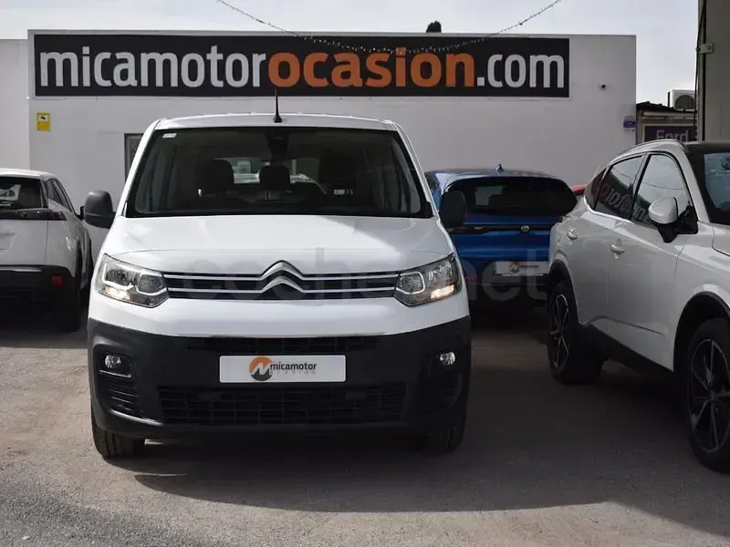 Usado Citroën Berlingo Feel 102 CV (75 kW) 2020 Blanco Monovolumen