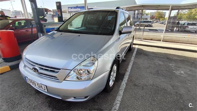 Gris / plata Usado 2008 Kia Carnival EX Monovolumen | 6500 € (Precio justo) - Imagen 1/4