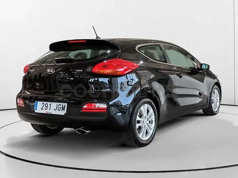 Usado Kia ProCeed 110 CV (80 kW) 2015 Negro Utilitario