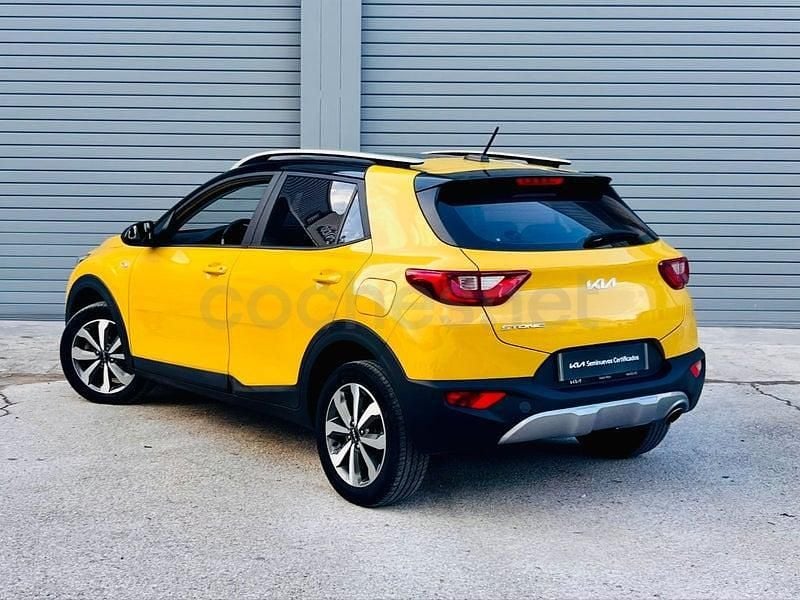 Usado Kia Stonic 84 CV (61 kW) 2021 Amarillo SUV