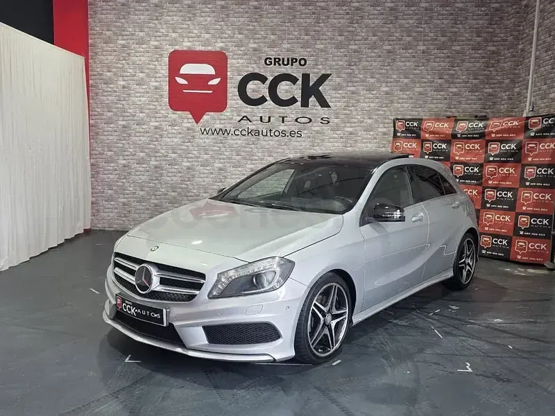 Usado Mercedes A200 AMG line 136 CV (100 kW) 2015 Gris / plata Utilitario