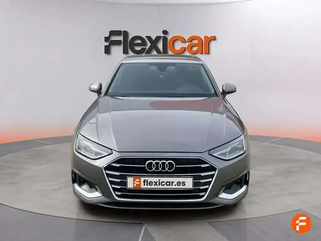 Usado Audi A4 Advanced 136 CV (100 kW) 2021 Gris Berlina