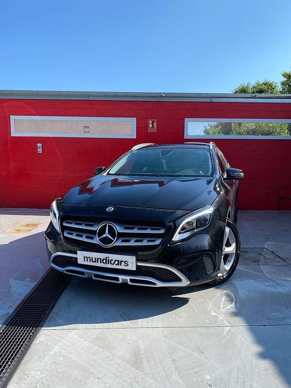 Usado Mercedes GLA200 Urban 158 CV (116 kW) 2017 Negro SUV