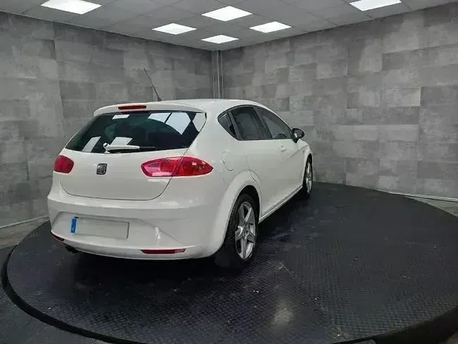 Usado Seat Leon Sport 140 CV (102 kW) 2010 Blanco Utilitario