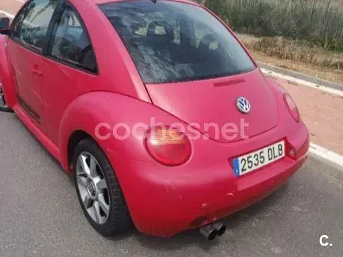 Usado VW New Beetle 90 CV (66 kW) 2000 Rojo Utilitario