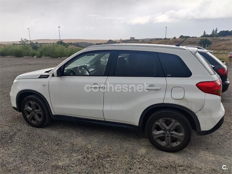 Usado Suzuki Vitara 120 CV (88 kW) 2015 Blanco SUV