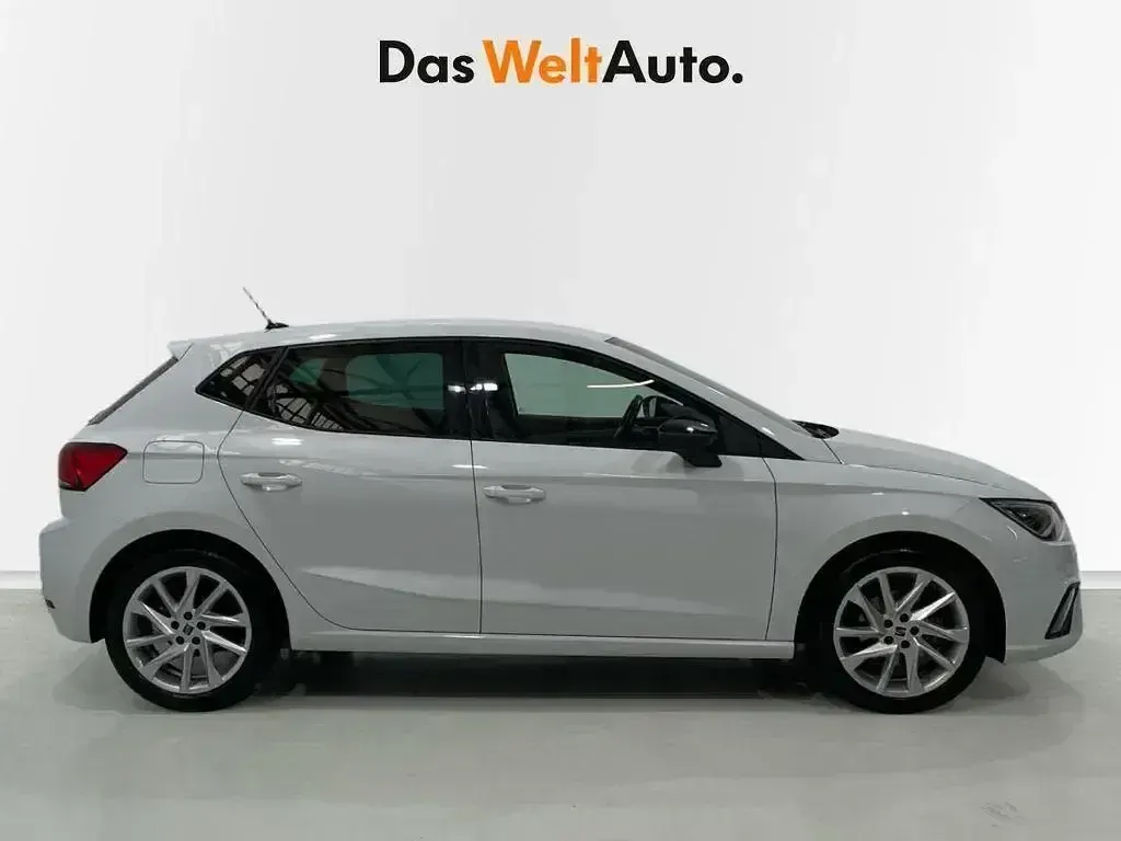 Usado Seat Ibiza FR 150 HP (110 kW) 2024 Branco Sedan