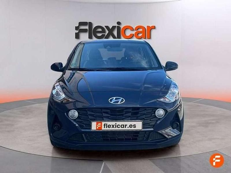 Usado Hyundai i10 67 CV (49 kW) 2022 Gris Utilitario