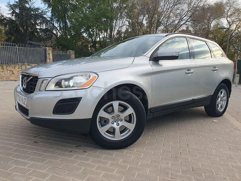 Usado Volvo XC60 Momentum 136 CV (100 kW) 2012 Gris / plata SUV