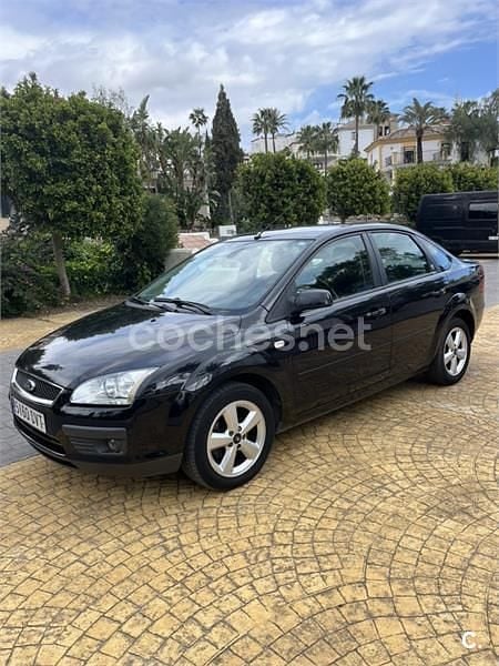 Usado Ford Focus Ghia 109 CV (80 kW) 2006 Negro Berlina