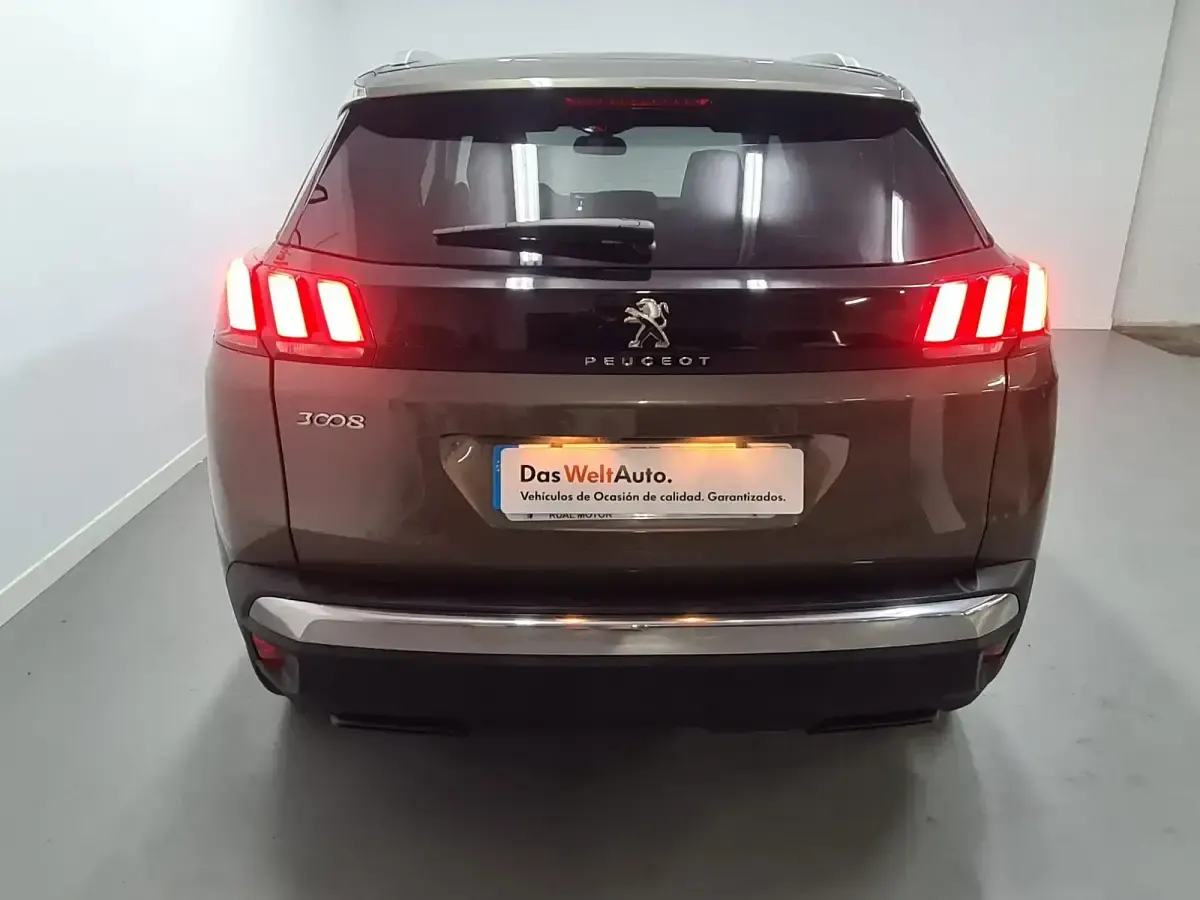 Usado Peugeot 3008 Allure 130 CV (95 kW) 2021 Verde SUV