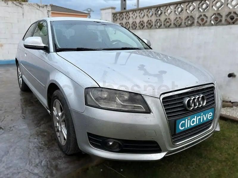 Usado Audi A3 Attraction 105 CV (77 kW) 2010 Gris Utilitario