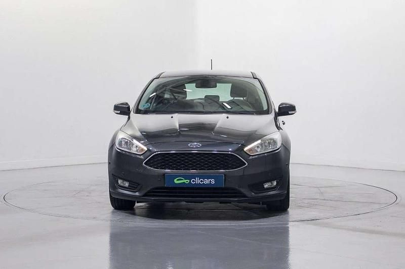 Usado Ford Focus Trend+ 125 CV (91 kW) 2018 Gris Utilitario