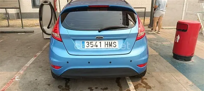 Usado Ford Fiesta Trend 82 CV (60 kW) 2012 Azul Berlina