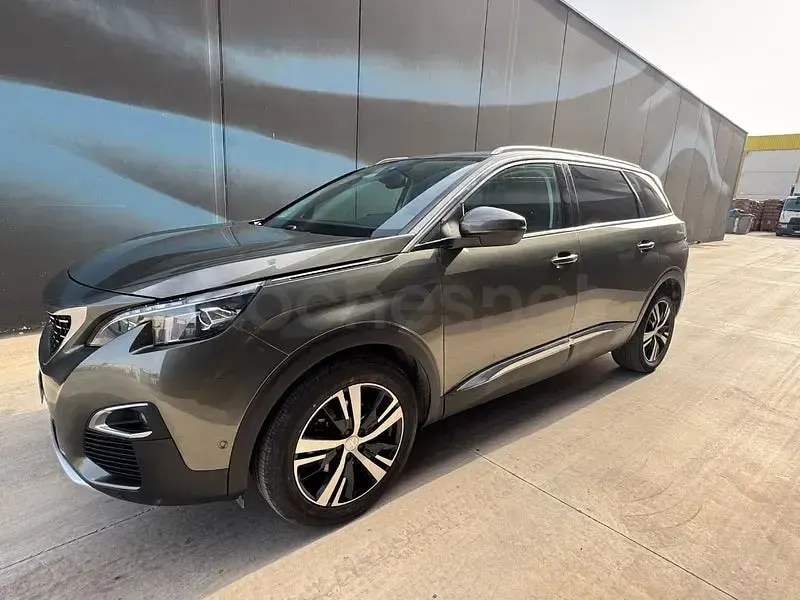 Usado Peugeot 5008 Active 130 CV (95 kW) 2018 Gris / plata SUV