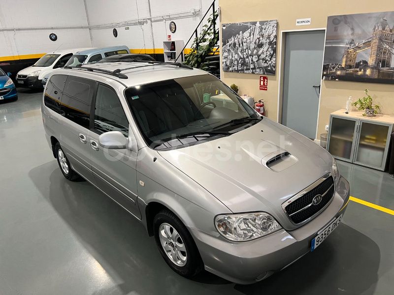 Gris / plata Usado 2005 Kia Carnival LX Monovolumen | 3500 € (Precio justo) - Imagen 1/4