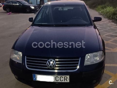 Usado VW Passat Trendline 130 CV (95 kW) 2002 Azul Familiar