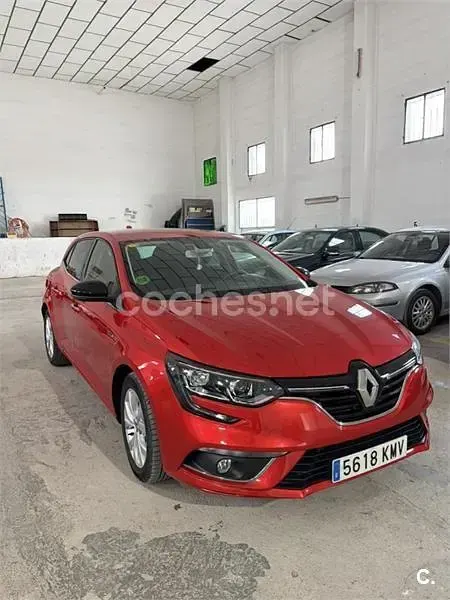 Usado Renault Mégane LIMITED 130 CV (95 kW) 2018 Rojo Berlina