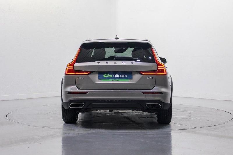 Usado Volvo V60 CC Pro 197 CV (144 kW) 2021 Familiar