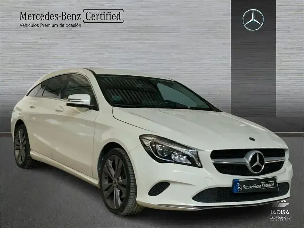 Usado Mercedes CLA200 Shooting Brake 136 CV (100 kW) 2018 Blanco Familiar
