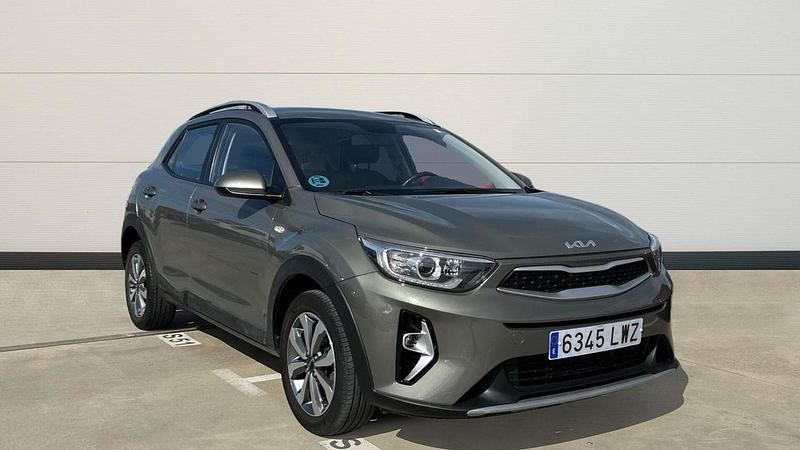 Usado Kia Stonic 84 CV (61 kW) 2022 Gris SUV